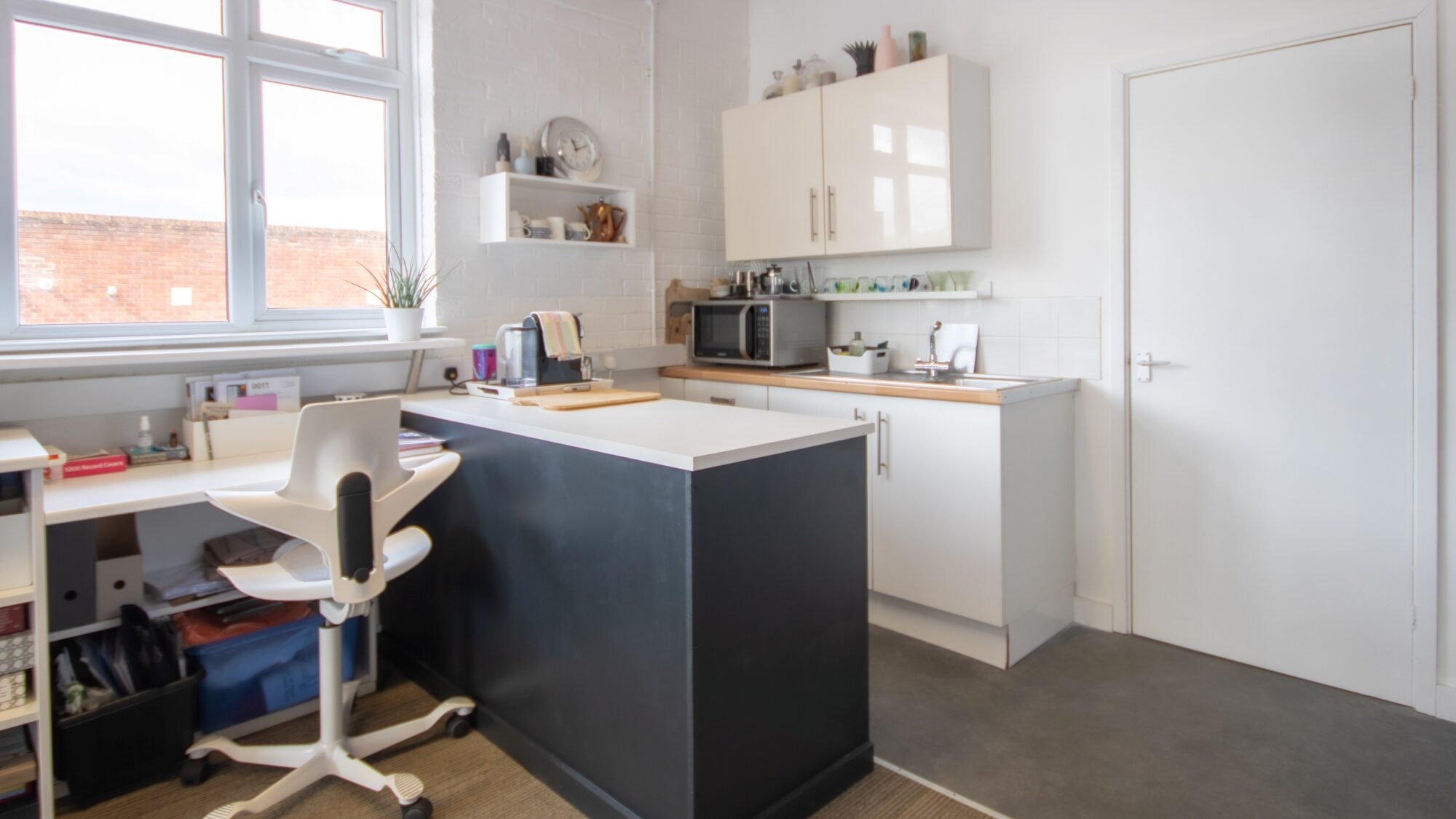 Uffcott 3 office to let internal 1