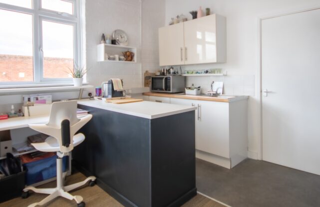 Uffcott 3 office to let internal 1